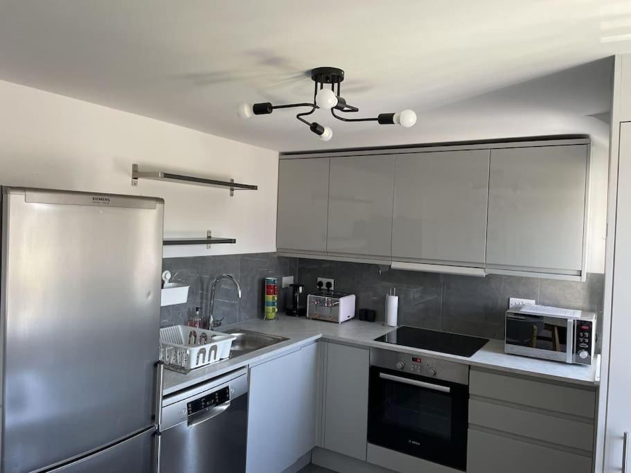 Paradigm House, Modern 2-Bedroom Duplex Apartment 2, Free Parking, Oksford Zewnętrze zdjęcie